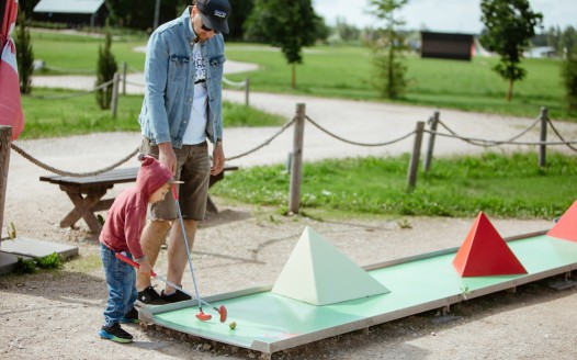 Ko bērni iemācās atrakciju parkā, paši to nemaz nepamanot?