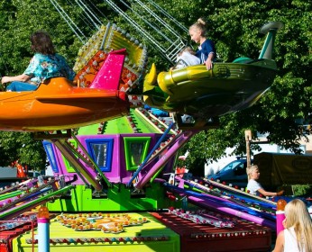 Atrakcija airplane carousel