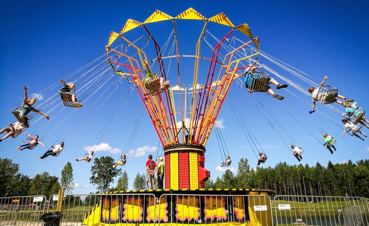 Chain carousel