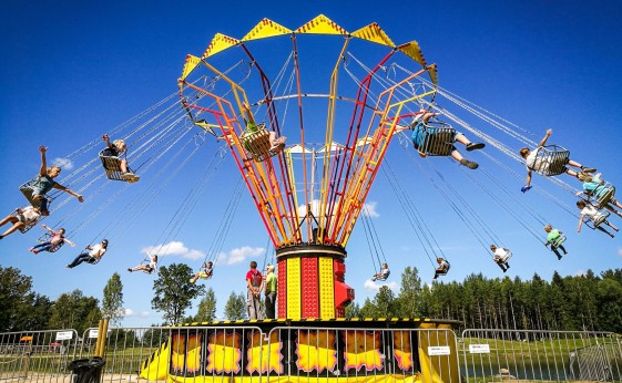 Chain carousel