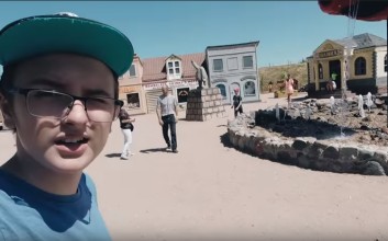 Смотри! RasēnsTV гостит в парке аттракционов “Аварийная Бригада”.