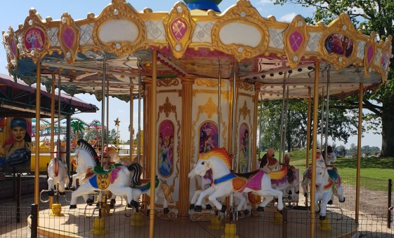 Atrakcija merry go round carousel