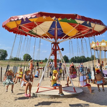 Small chain carousel