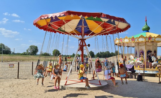 Atrakcija small chain carousel