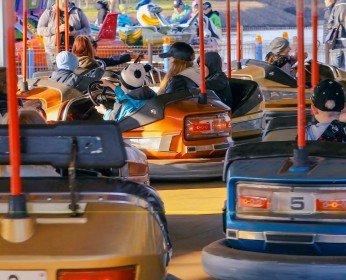 Atrakcija autodrom with electric car