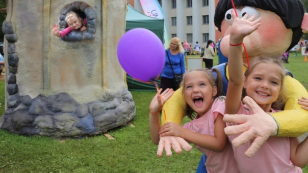 Starp fotokonkursa "Avārijas brigāde" Ogrē uzvarētājiem divi dvīņu pāri!